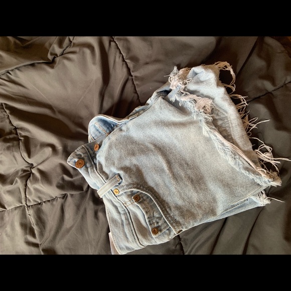 Vintage Levi Shorts - Picture 2 of 3